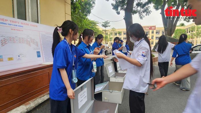 Khu vực cất đồ dành cho thí sinh.