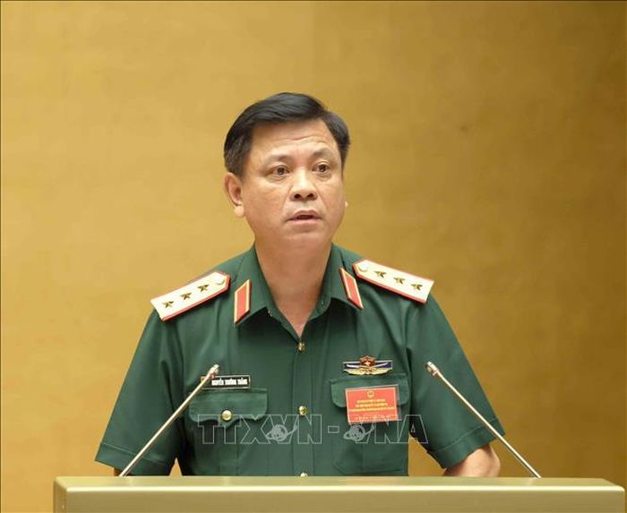 Thượng tướng Nguyễn Trường Thắng, Ủy viên Trung ương Đảng, Thứ trưởng Bộ Quốc phòng trình bày tham luận tại hội nghị. Ảnh: Phương Hoa/TTXVN