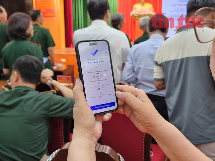 Một đại biểu chuyển khoản thành công ủng hộ chương trình.