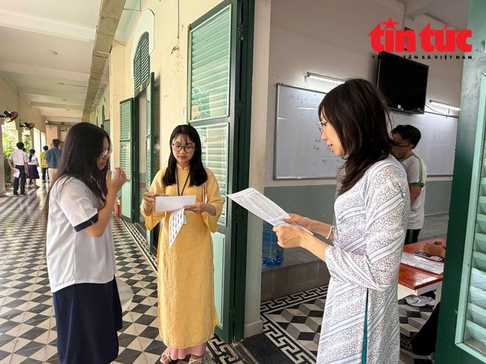 Thí sinh nghe số báo danh tại Trường THPT Lê Quý Đôn, Xuân Hòa, TP Hồ Chí Minh.