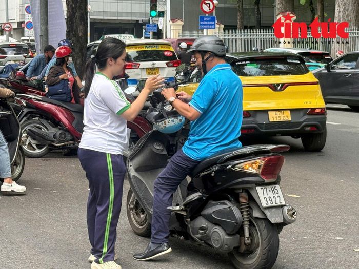 Thí sinh đến điểm thi Trường THPT Lê Quý Đôn, TP Hồ Chí Minh.