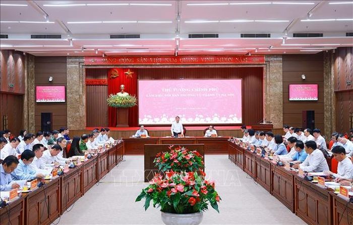 Thủ tướng Lê Minh Hưng làm việc với Ban Thường vụ Thành ủy Hà Nội. Ảnh: Dương Giang/ TTXVN