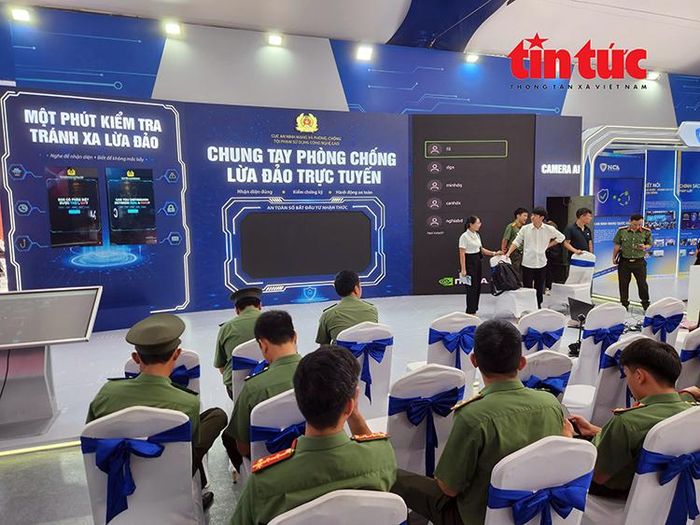 Các hoạt động tuyên truyền kiến thức về an ninh mạng, phòng chống lừa đảo trực tuyến.