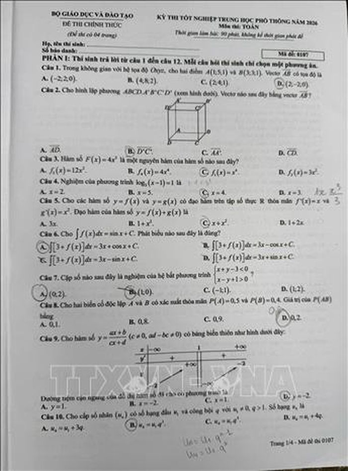 Trang 1 đề thi môn Toán mã 0107. Ảnh: Nguyễn Cúc-TTXVN