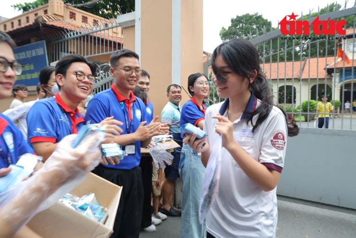 Các em luôn nhận được sự hỗ trợ của đội ngũ tình nguyện.