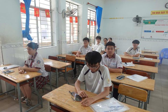 Thí sinh tại TP Hồ Chí Minh nhận định đề thi Toán bám sát chương trình học và có độ phân hóa hợp lý.
