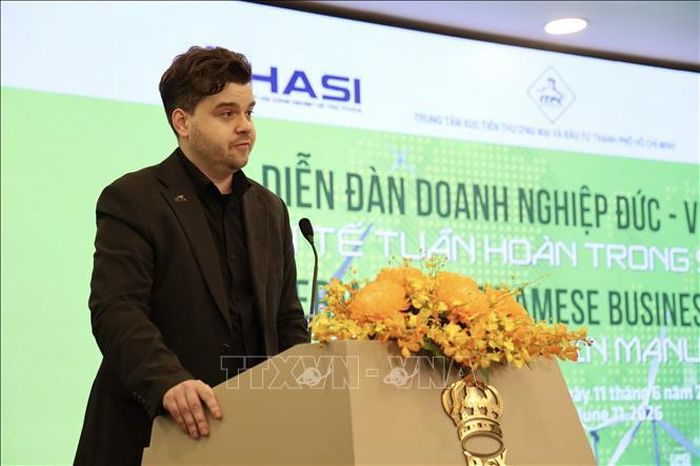 Ông Alexander Ziehe, Chủ tịch Hiệp hội Doanh nghiệp Đức tại Việt Nam (GBA) phát biểu tại diễn.