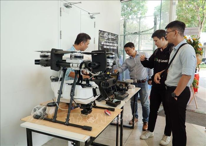 Sản phẩm công nghệ, thiết bị được trưng bày trong khuôn khổ chương trình Lễ ra mắt sàn giao dịch công nghệ Thành phố Hồ Chí Minh phiên bản mới. Ảnh: Thu Hoài/TTXVN