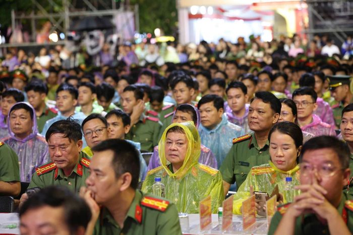 Các đại biểu và khách mời tham dự sự kiện.