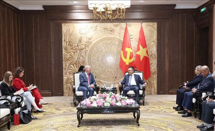 Chủ nhiệm Ủy ban Kiểm tra Trung ương Trần Sỹ Thanh tiếp Đại sứ Canada tại Việt Nam Jim Nickel. Ảnh: Phương Hoa/TTXVN