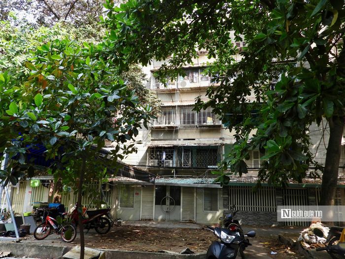 Theo ghi nhận của Người Đưa Tin, những ngày đầu tháng 6/2026, tại cư xá Thanh Đa, nhiều hộ dân sinh sống tại đây đang thu dọn đồ đạc để di chuyển, bàn giao nhà cho đơn vị chức năng.