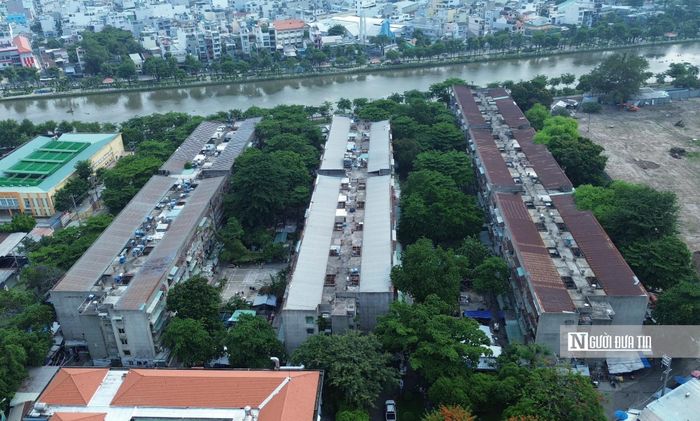 Cư xá Thanh Đa là một trong những khu chung cư nổi tiếng tại Tp.HCM, nằm trên khu vực bán đảo Thanh Đa, được xây dựng từ nhiều năm trước và đã xuống cấp nghiêm trọng. UBND Tp.HCM sẽ di dời người dân khỏi chung cư trên để tiến hành tháo dỡ.