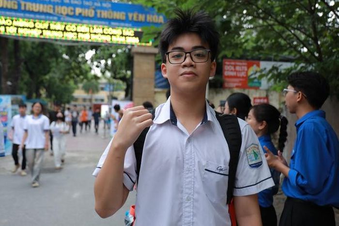 Em Trần Đặng Việt Anh, học sinh Trường THPT chuyên, Đại học Sư phạm Hà Nội tự tin đạt 10 điểm môn Toán.