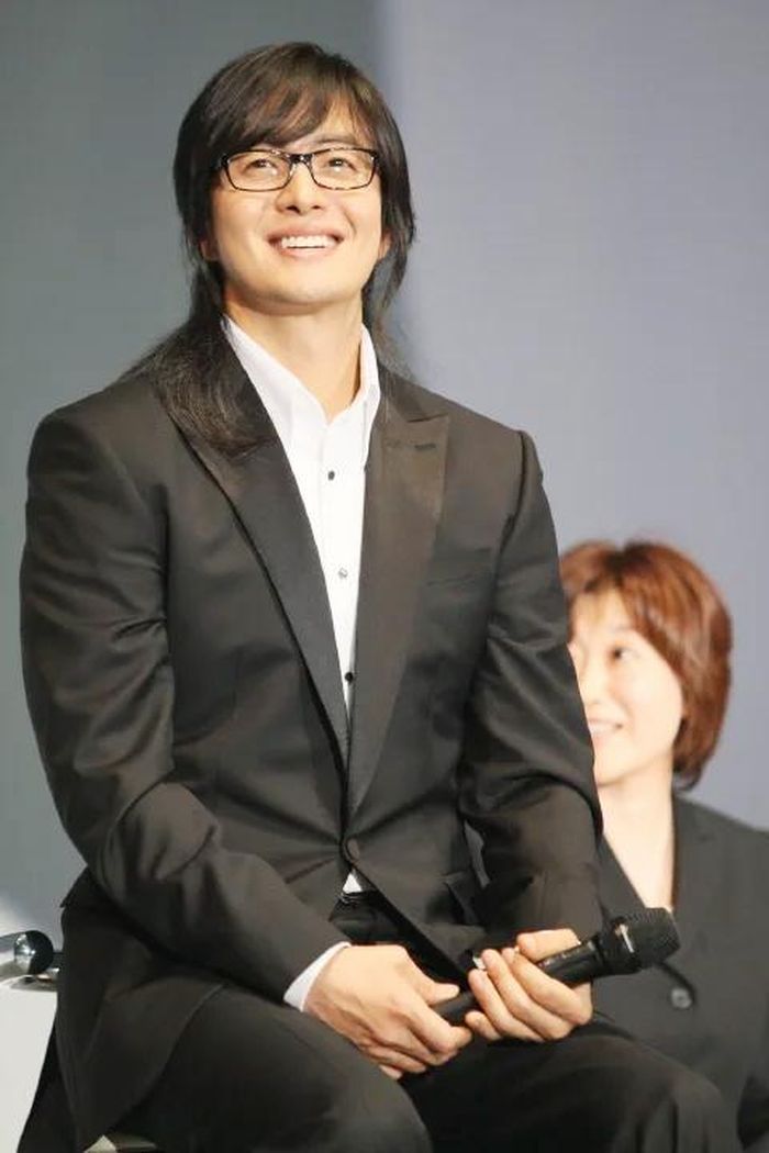 Bae Yong Joon vẫn giữ được sức nóng tên tuổi sau nhiều năm "ở ẩn". Ảnh: BOF.