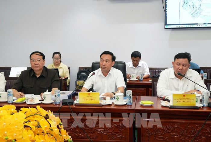 Ông Mai Văn Huế, Chủ tịch HĐQT Công ty cổ phần Tổng công ty Tân Hoàn Cầu phát biểu tại buổi làm việc. Ảnh: Phạm Minh Tuấn-TTXVN