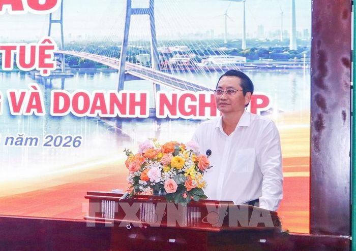 Phó Chủ tịch UBND tỉnh Vĩnh Long Nguyễn Quỳnh Thiện phát biểu tại hội thảo. Ảnh: Lê Thúy Hằng – TTXVN