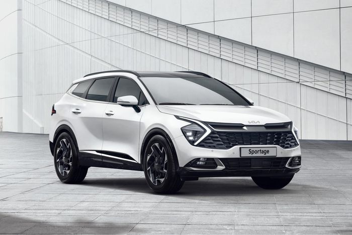 KIA Sportage 2026 (bên trên) và KIA Sportage 2022 (bên dưới).