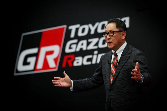 Chủ tịch Toyota Akio Toyoda từng nhận định xe điện khó vượt quá 30% doanh số ô tô toàn cầu.