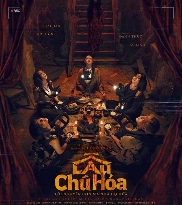 Lầu Chú Hỏa đã thu hút sự chú ý nhờ màu sắc u ám đậm chất kinh dị. 