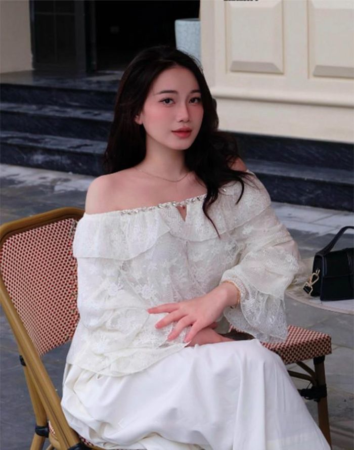 Nhan sắc xinh đẹp của cô giáo Nguyễn Linh.