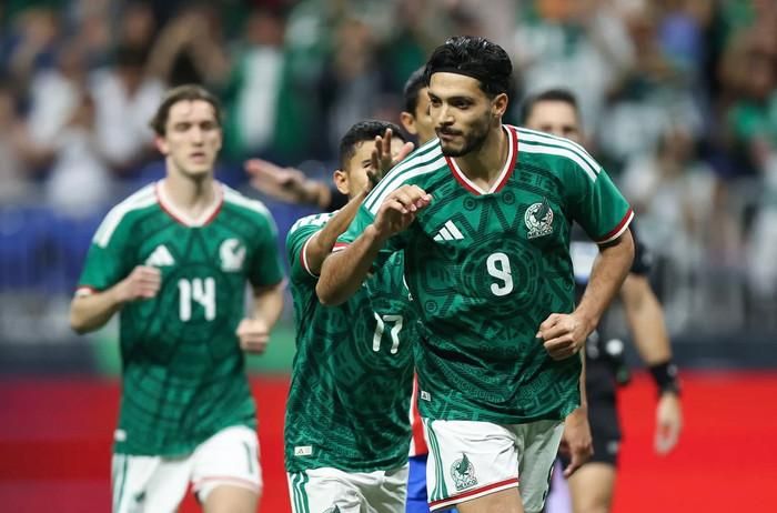 Chỉ còn ít giờ nữa, trái bóng World Cup 2026 sẽ chính thức lăn trên sân vận động Azteca huyền thoại ở Mexico City. Ảnh: Getty