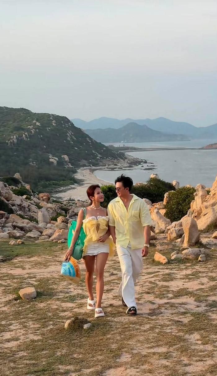Phạm Kiên chia sẻ khoảnh khắc tình tứ bên Diệp Lâm Anh trong kì nghỉ.