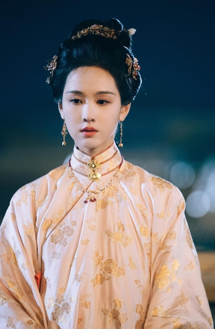 Trần Đô Linh ghi điểm với thần thái cổ điển trong bộ phim gia đấu đình đám Nhạn Hồi Thời. Ảnh: NSX