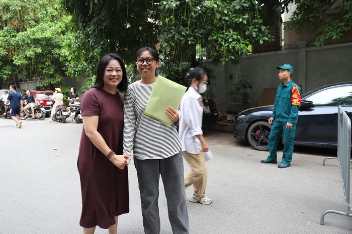 Chị Lan Anh mong con gái thi thật tốt để đạt được ước mơ của mình