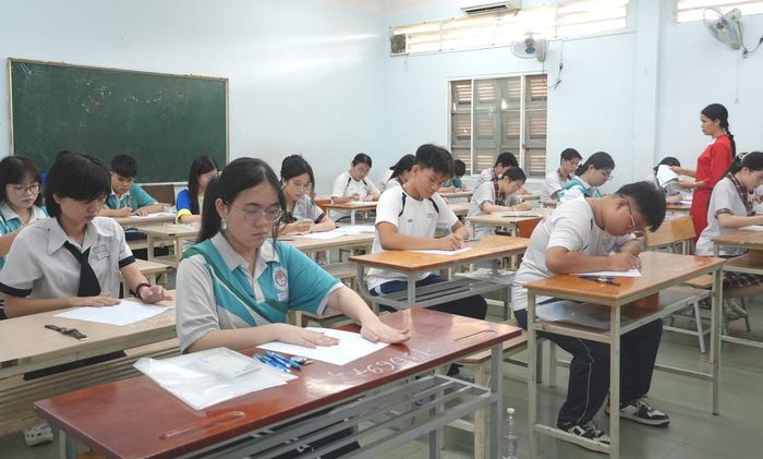 Các thí sinh tại TPHCM tham gia kỳ thi tốt nghiệp THPT 2026.