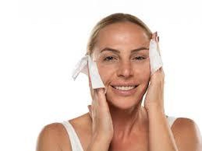 Cơn bốc hỏa thường đến đột ngột, đi kèm với da đỏ ửng và đổ mồ hôi và kéo dài chỉ từ 1-5 phút. (Nguồn: Franciscanhealth.org)
