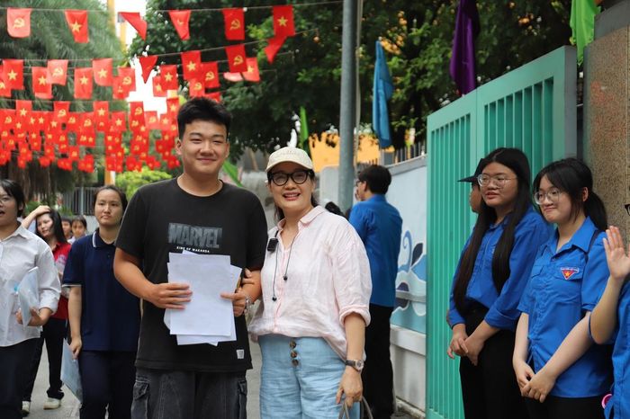 Mẹ luôn đồng hành cùng con trong những dấu ấn cuộc đời