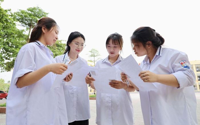 Thí sinh kết thúc ngày thi đầu tiên của Kỳ thi tốt nghiệp THPT năm 2026.