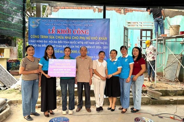 Hội LHPN phường Hội An vận động 60 triệu đồng từ nguồn xã hội hóa để sửa chữa nhà ở cho chị Đặng Thị Sang (SN 1996, tổ dân phố Thanh Nam), giúp gia đình vượt qua khó khăn sau thiệt hại do lũ cuối năm 2025.