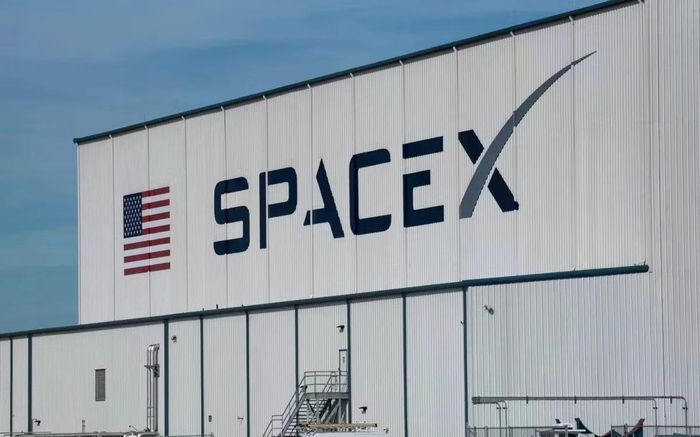 SpaceX được đánh giá là có giá trị thấp hơn đáng kể so với mức gần 1,8 nghìn tỷ USD mà các ngân hàng tham gia thương vụ đang đưa ra