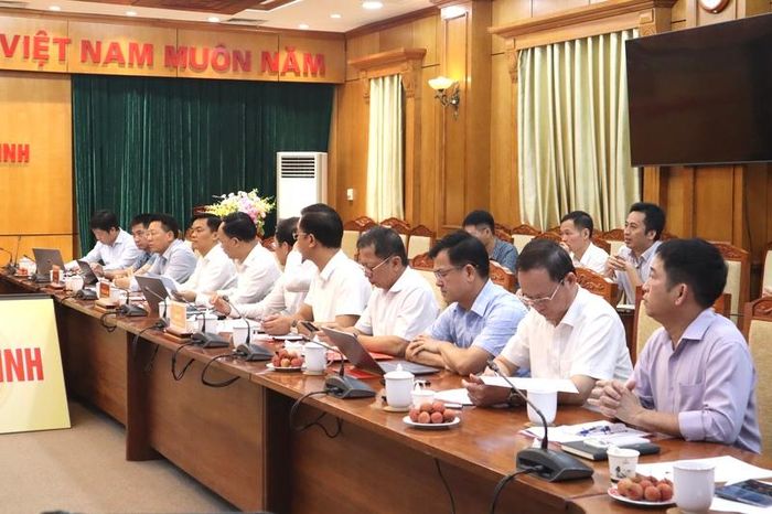 Đại diện lãnh đạo tỉnh, các tập đoàn, doanh nghiệp điện lực và các chủ đầu tư dự án trên địa bàn tỉnh. Ảnh: Phương Trang