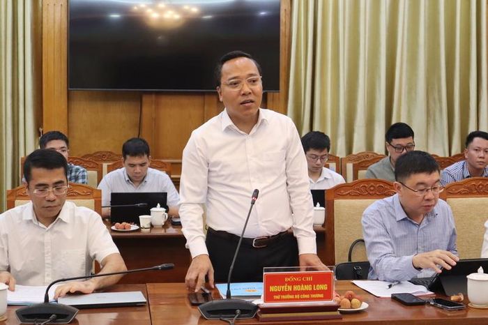  Thứ trưởng Bộ Công Thương Nguyễn Hoàng Long phát biểu tại buổi làm việc. Ảnh: Phương Trang 