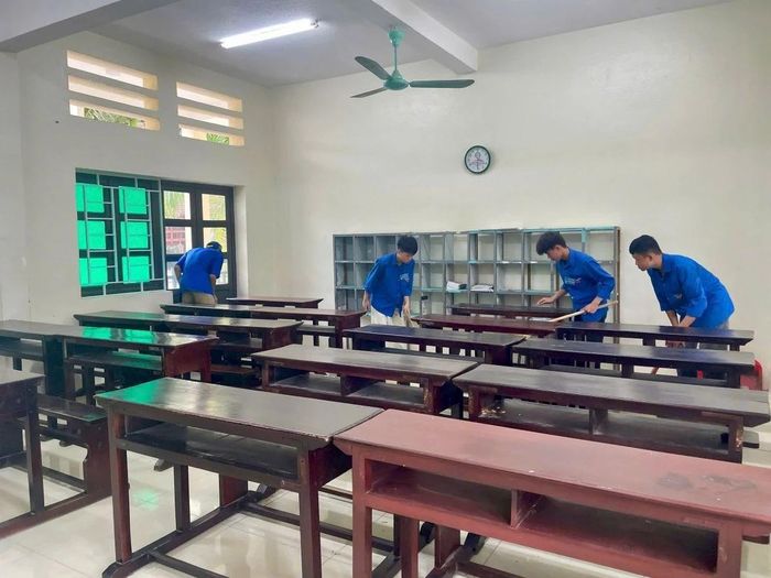 Ngoài ra, đoàn viên thanh niên xã được huy động để dọn vệ sinh, bố trí chỗ ở cho thí sinh và phụ huynh có nhu cầu ở lại nghỉ tại trường trong 2 ngày diễn ra kỳ thi.