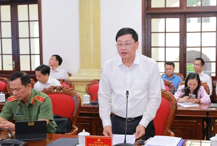 Phó Chủ tịch Thường trực UBND tỉnh Mai Xuân Liêm phát biểu tại hội nghị.