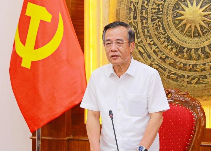 Bí thư Tỉnh ủy, Trưởng Đoàn ĐBQH tỉnh Lê Đức Thái phát biểu kết luận tại hội nghị.