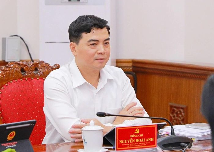 Phó Bí thư Tỉnh ủy, Chủ tịch UBND tỉnh Nguyễn Hoài Anh dự hội nghị.