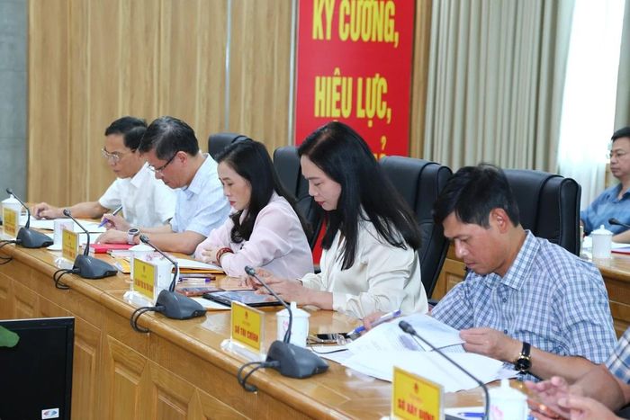 Các đại biểu tham dự phiên họp.