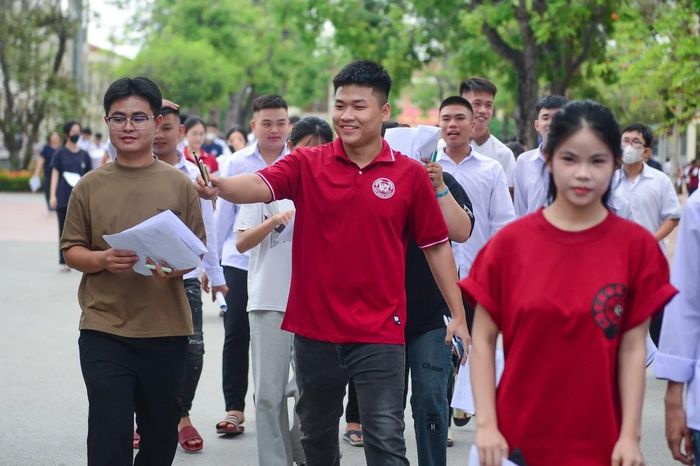 Theo Sở Giáo dục và Đào tạo Thanh Hóa, trong buổi thi môn Toán chiều 11/6 có 41.636 thí sinh tham gia dự thi, đạt tỷ lệ 99,06%.