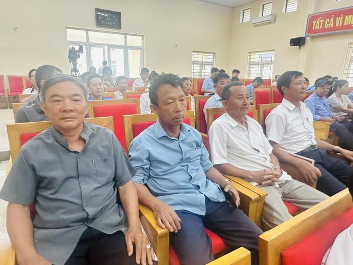 Cử tri tham gia hội nghị tại điểm cầu xã Trung Chính.