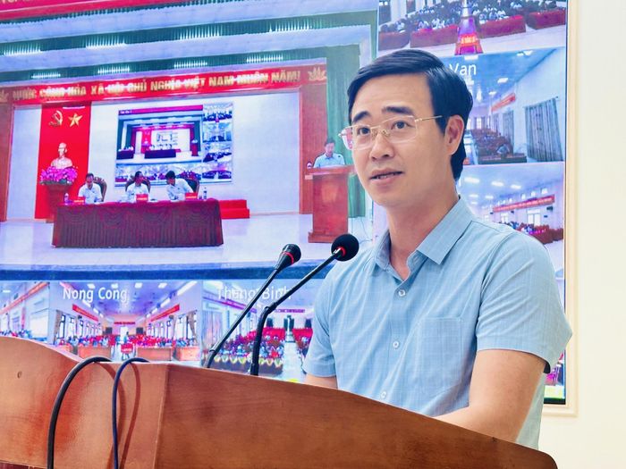 Cử tri xã Trung Chính tham gia ý kiến.