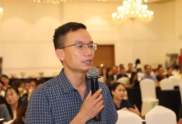Doanh nghiệp nêu kiến nghị tại hội nghị.