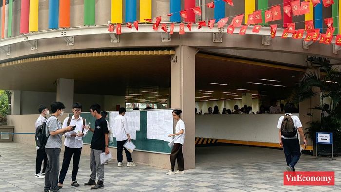 Tại điểm thi THCS Xuân La, dù mang những cảm xúc khác nhau, phần lớn thí sinh đều cho biết đã hoàn tất việc ôn tập và sẵn sàng bước vào kỳ thi quan trọng.