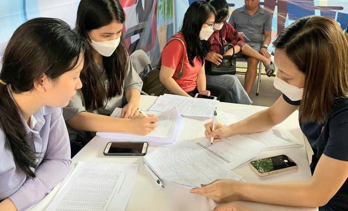 Người lao động được bảo hiểm thất nghiệp hỗ trợ khi mất việc làm. Ảnh: Nhật Dương.