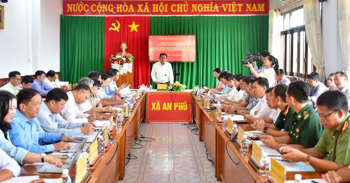 Phó Chủ tịch UBND tỉnh An Giang Ngô Công Thức chủ trì buổi làm việc với 5 xã thuộc tiểu vùng phía bắc của tỉnh.