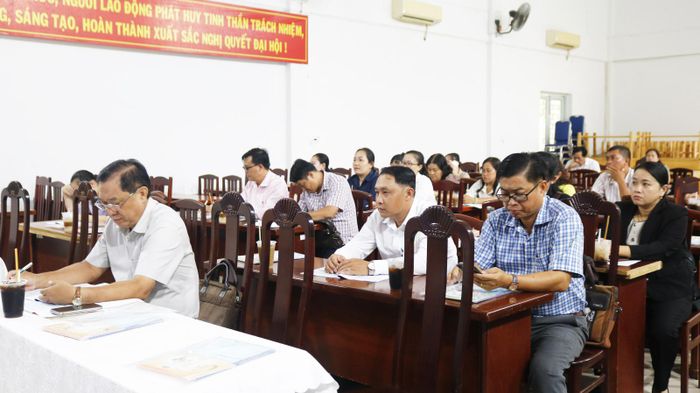 Các đại biểu tham dự hội nghị.