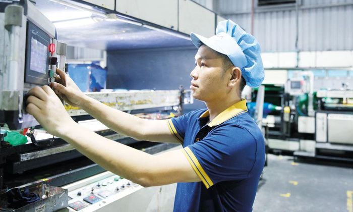  Anh Đỗ Văn Cao, Công ty cổ phần Casablanca Tân Thịnh có sáng kiến cải tiến khung in, giúp giảm chi phí, tiết kiện điện và nhân công trong sản xuất. 